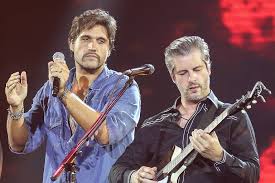 Foto da dupla sertaneja Victor e Leo